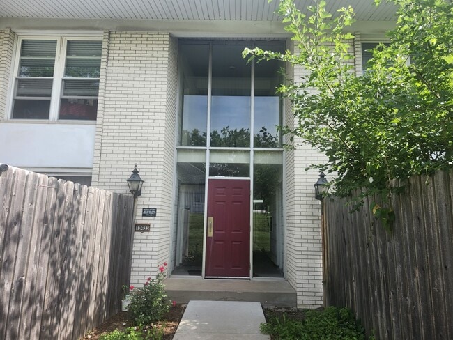 Building Photo - 10433 Briarbend Dr