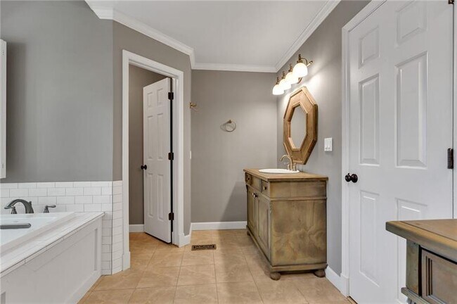 Building Photo - 185 Glenclairn Ct