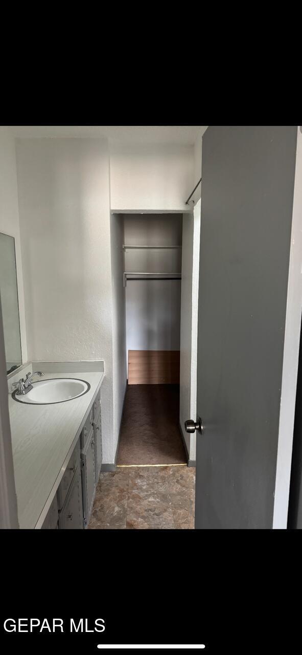 Building Photo - 1590 Hartsdale Dr