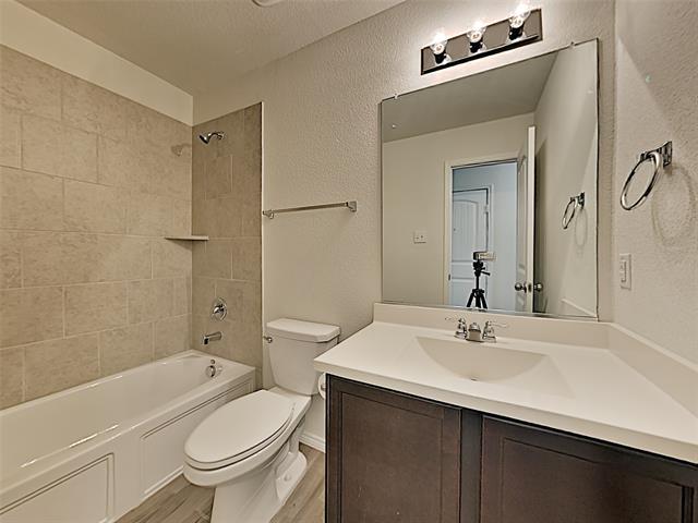 Building Photo - 6833 Woodlawn Dr