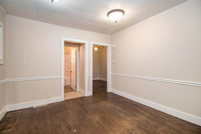 Building Photo - 1213 E Donald St