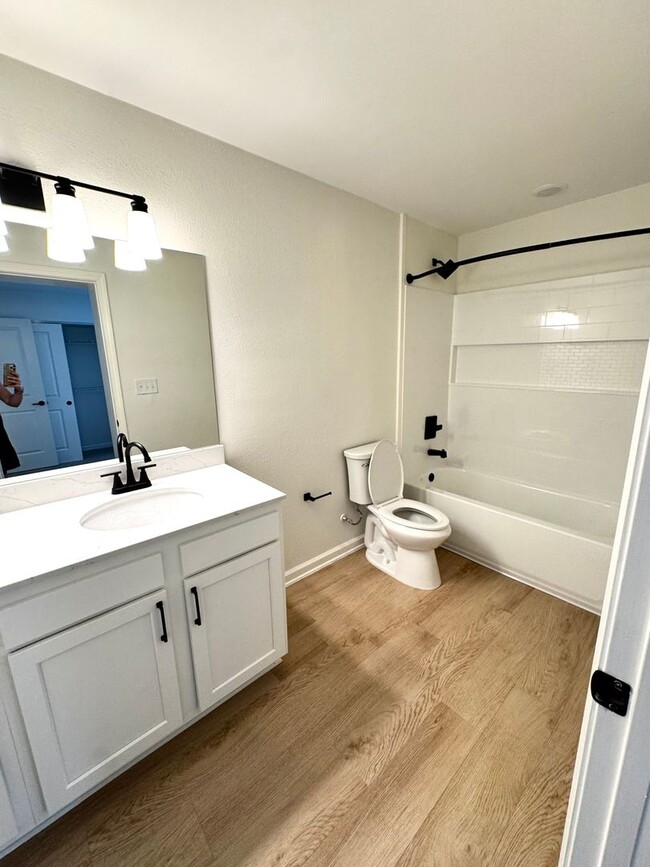 Building Photo - Fully Renovated 3BR/3BA Condo at Harper Flatts – Partially Furnished & Close to Auburn University!