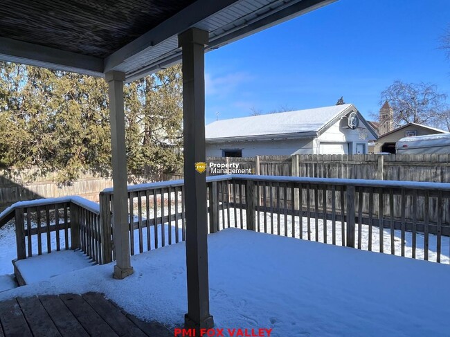 Building Photo - Family house with fenced in yard