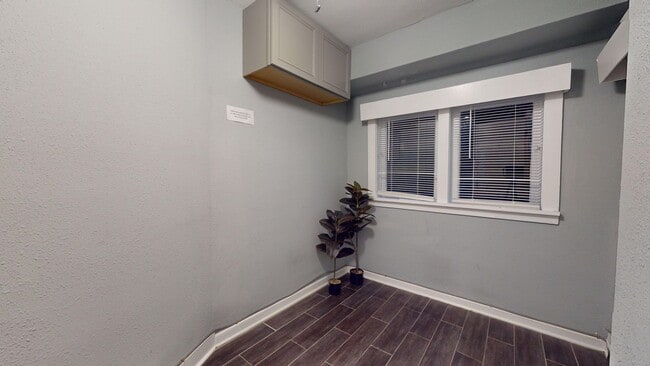 Building Photo - Excellent Location, Large Four Bedroom Bremerton House for Rent! Available Now!