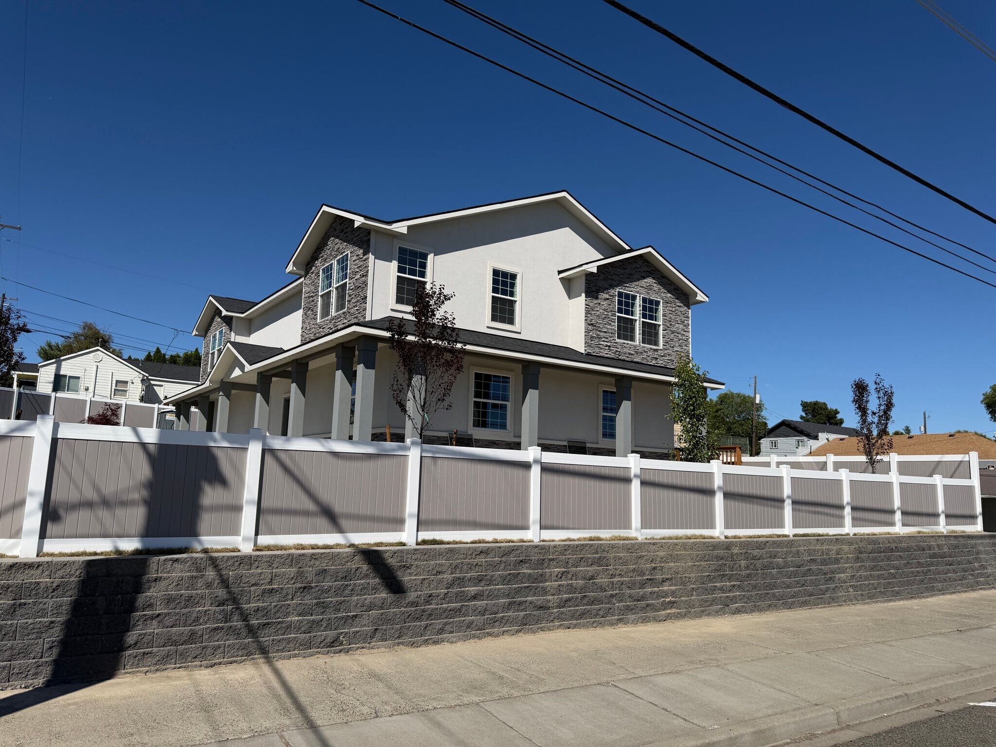 Building Photo - 601 2nd Ave