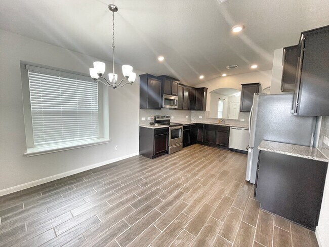 Building Photo - Charming single story 3-bedroom 2-bath hom...