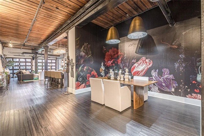 Building Photo - 320 Peters St SW