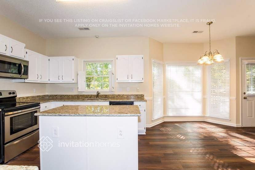 Building Photo - 6420 Fairway Point Dr