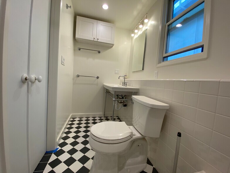 Building Photo - 2118 Kew Dr
