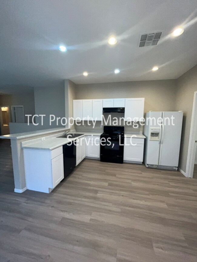 Building Photo - Newly updated 3 bed/2 bath in Sheely Farms