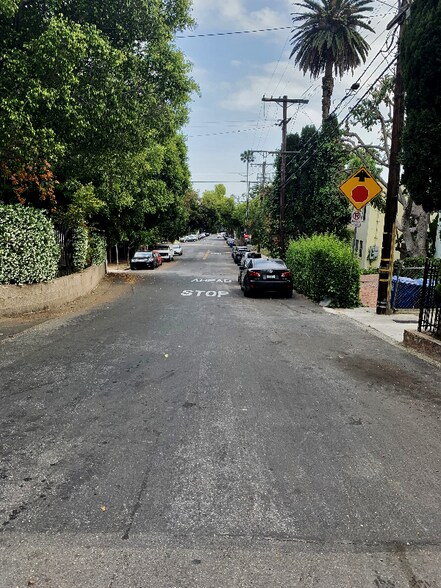 Building Photo - 2025 Cheremoya Ave