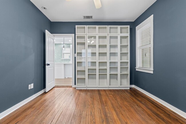 Building Photo - 84 Waller St