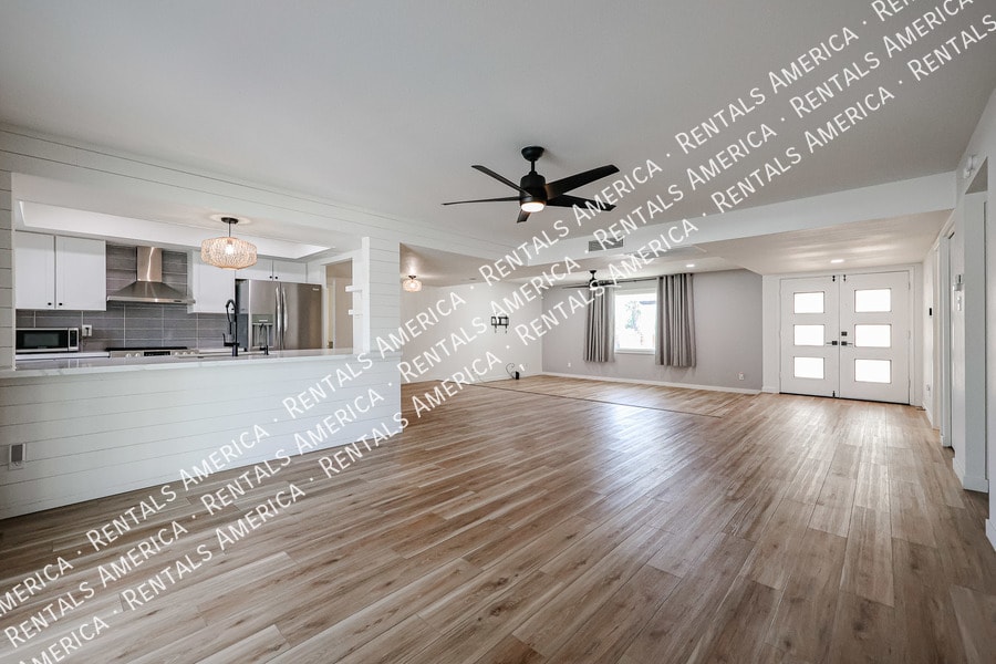 Building Photo - 1430 E Bell De Mar Dr