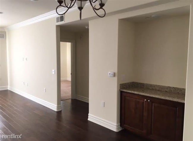 Building Photo - 10950 Bloomfield St