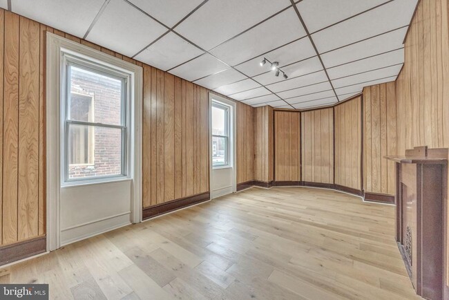 Building Photo - 1427 Tasker St