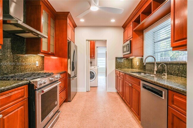 Building Photo - 475 S Shore Dr