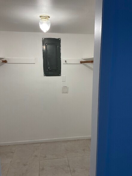 Building Photo - 2050 Oleander Blvd