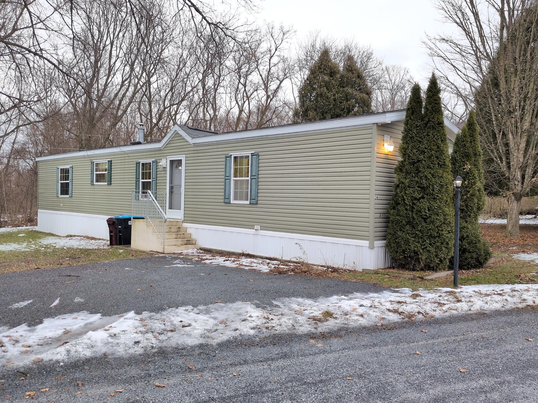 Building Photo - 36 W Road Park