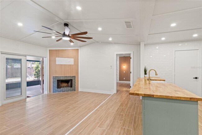 Building Photo - 3818 Meridian Pl