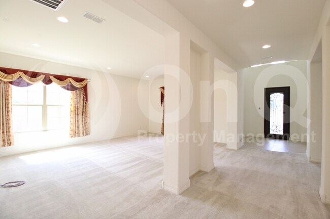 Building Photo - 1781 E Aster Pl