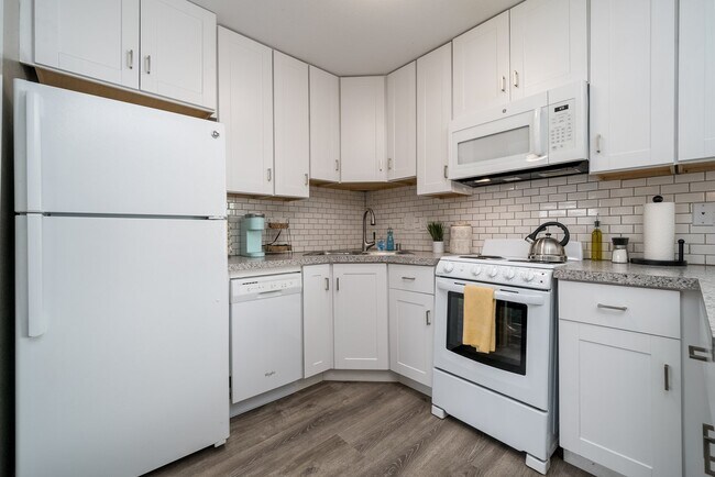Building Photo - 909 E 46th Ct
