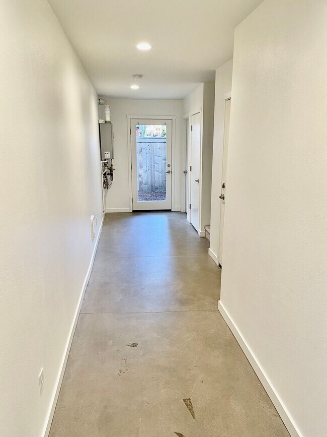 Building Photo - NEWLY REDUCE PRICE on this Modern 3BR Town...