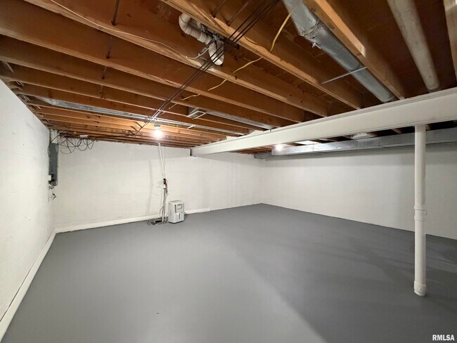 Building Photo - 122 W Morningside Dr