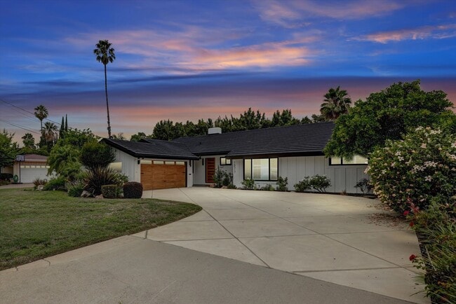 Building Photo - BEAUTIFULLY REMODELED, 5BD/4BA ENTERTAINER...