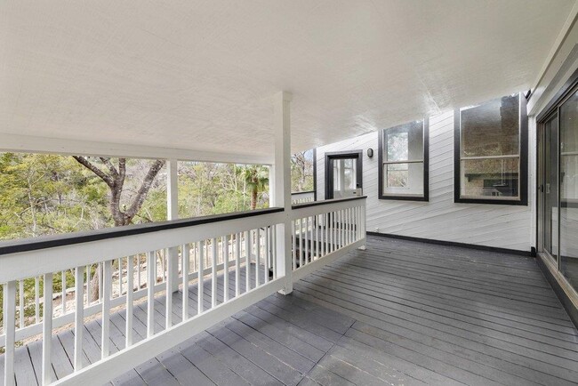 Building Photo - 2204 Toro Canyon Rd