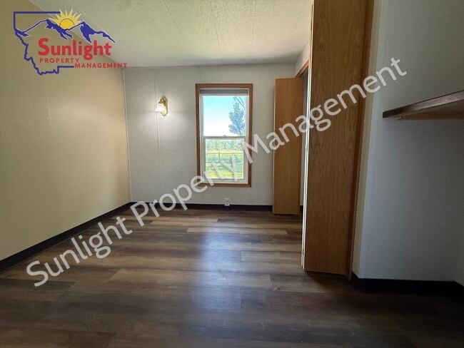 Building Photo - Updated Mobile Home for Rent - Peaseful Co...