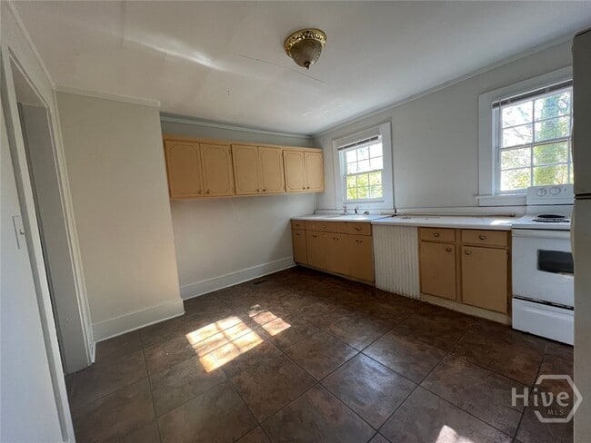 Building Photo - 2110 S Lumpkin St