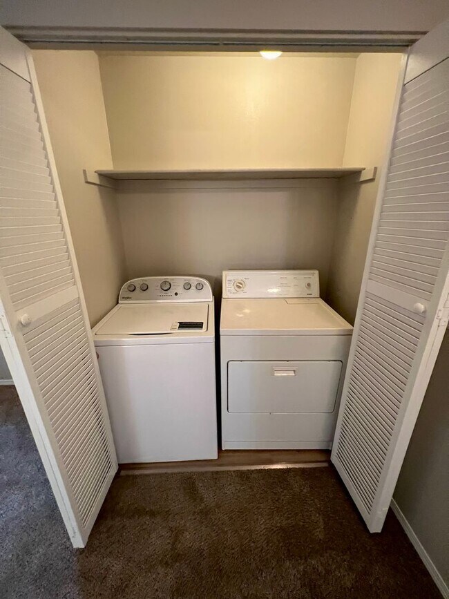 Building Photo - 1008-1010 E. Ermina