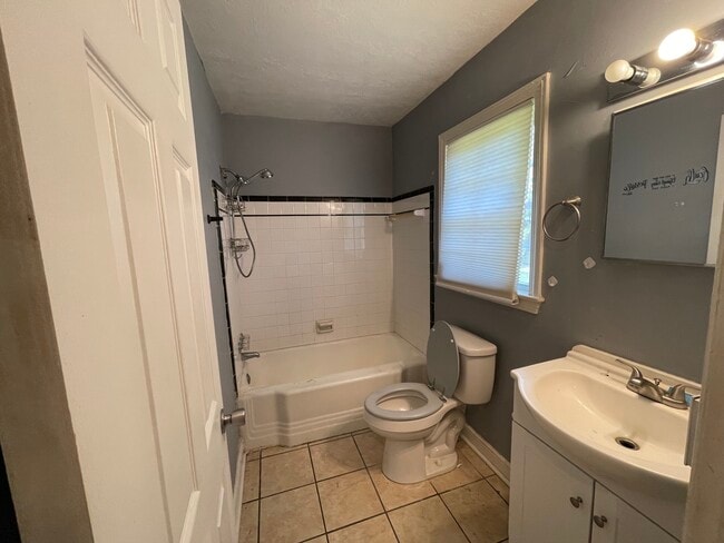 Building Photo - 817 W Marion St