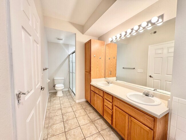 Building Photo - ** FAIRWAY PRESERVE ** 2 BED / 2 BATH COND...