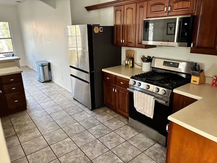 Building Photo - Room in House on Copper Hills Dr