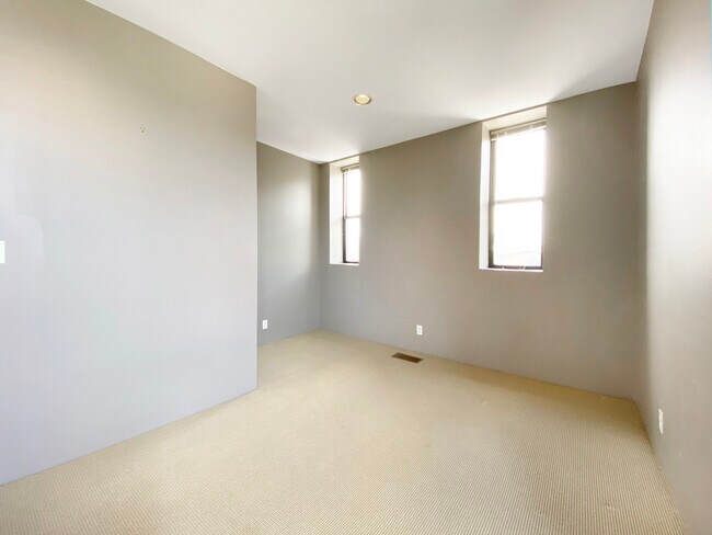 Building Photo - 1852 N Damen Ave