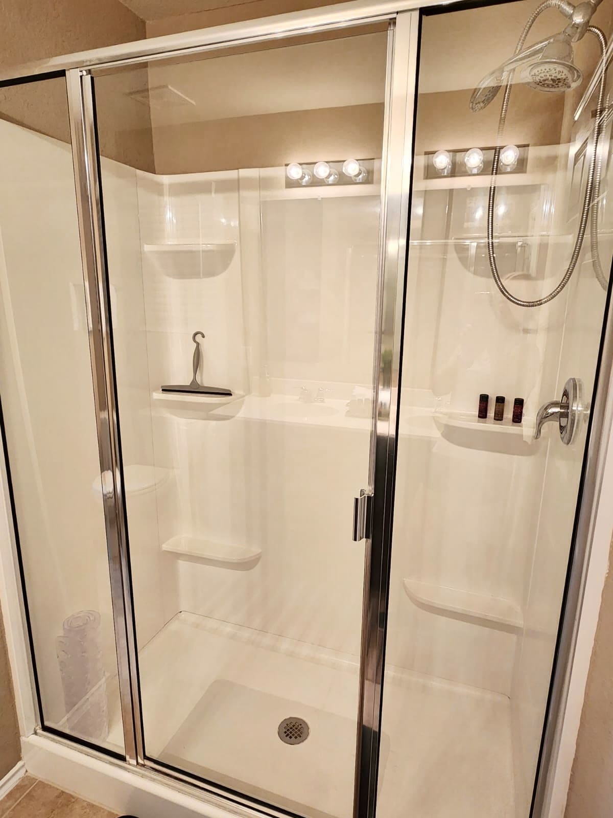 Building Photo - 9618 Silver Mist Way