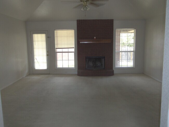 Building Photo - 4201 Windwood Dr