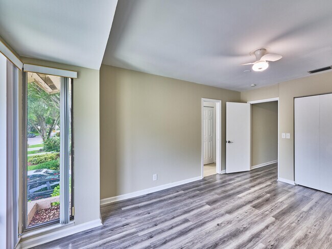 Building Photo - 6040 Glendale Dr