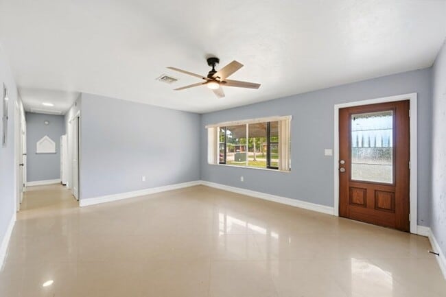 Building Photo - 740 E Evanston Cir