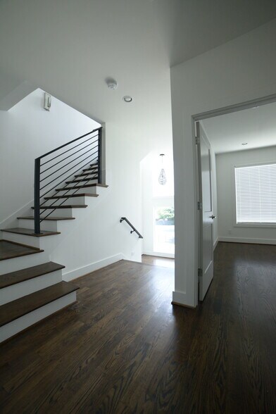 Building Photo - 1207 Tremont Ave