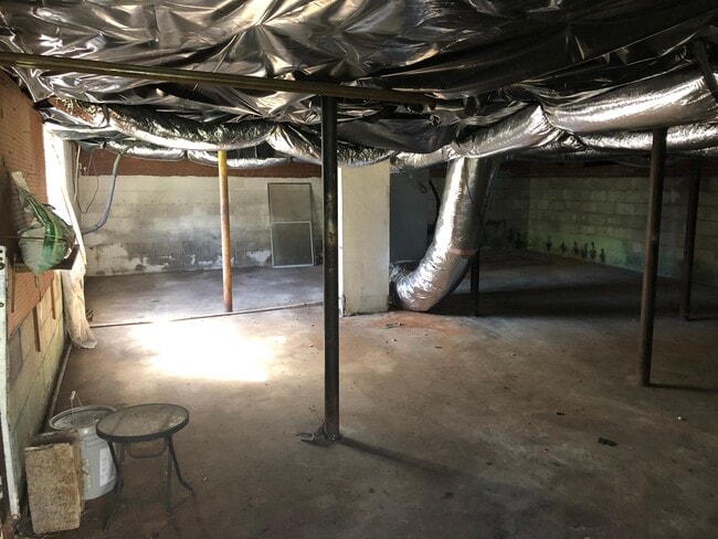 Building Photo - 119 Merrilat Ave