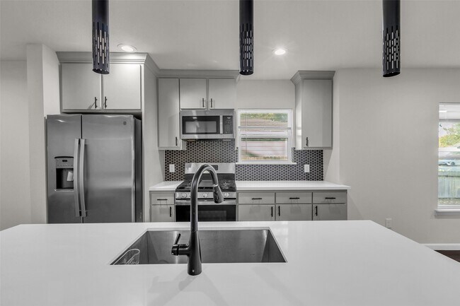 Building Photo - 116 Gans St