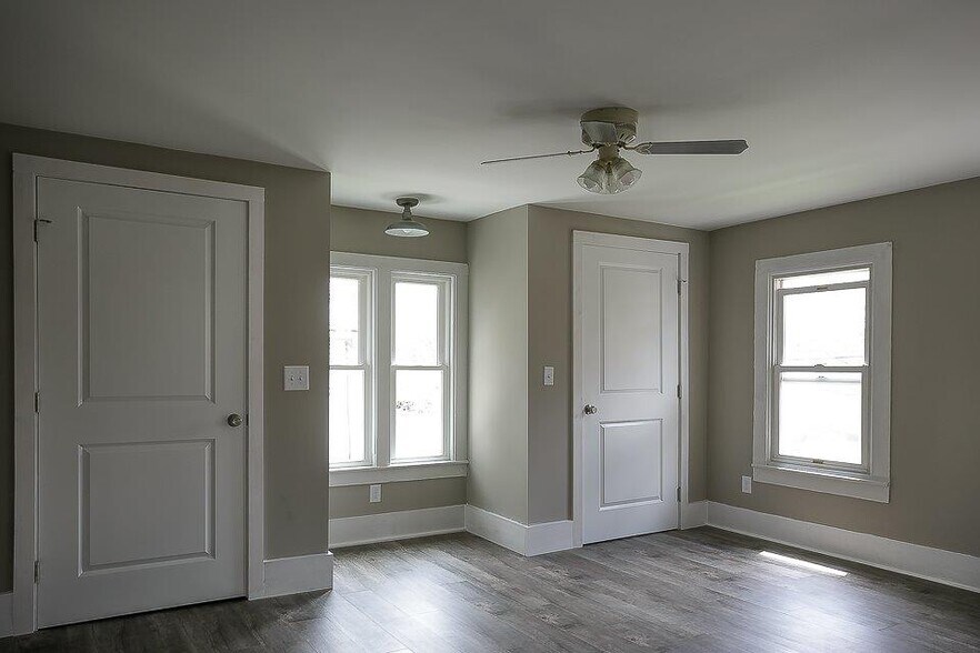 Building Photo - 122 Sayre St