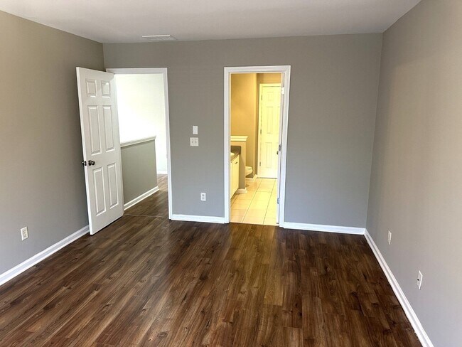 Building Photo - 7040 Biltmore Trce