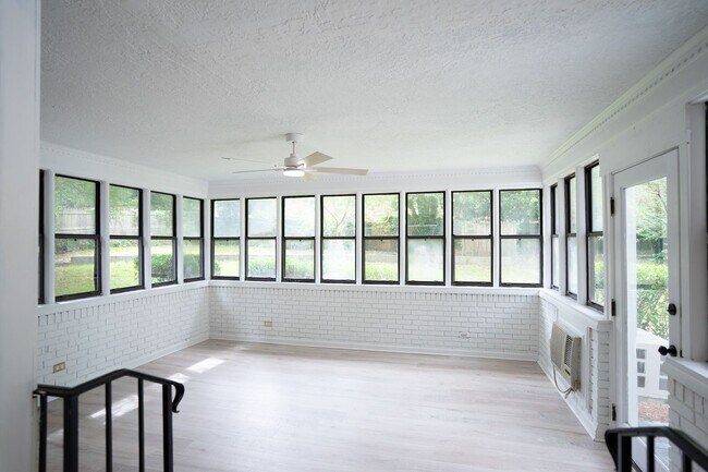 Building Photo - 3120 Edinburgh Dr