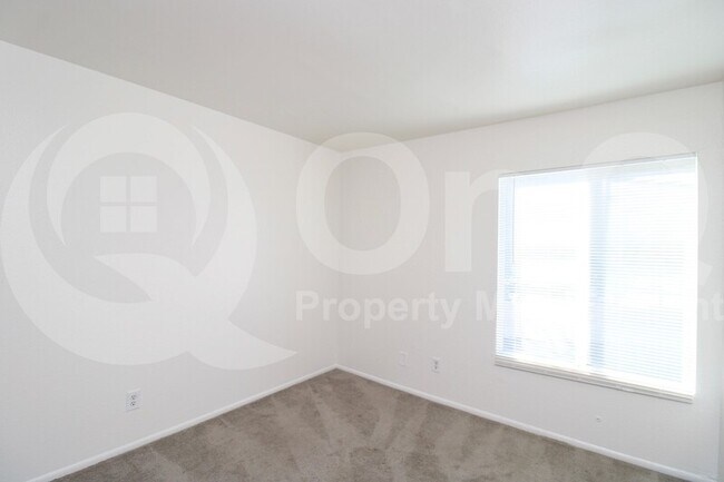 Building Photo - 3840 N 43rd Ave