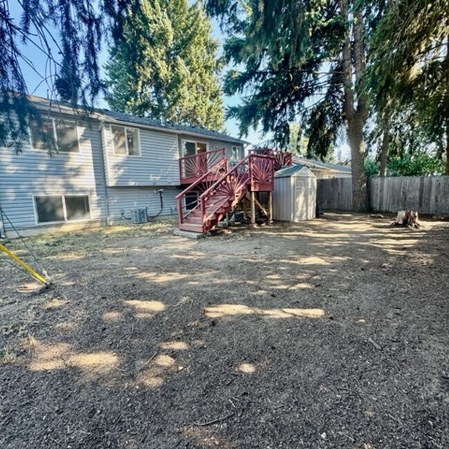 Building Photo - Cute 4 bed 2 bath move in ready home!