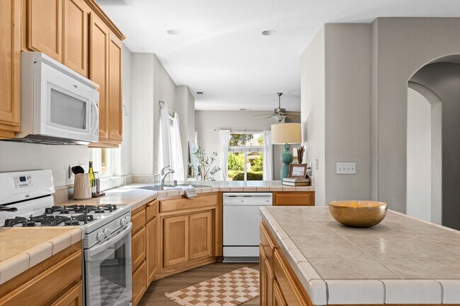 Building Photo - 1459 Yosemite Dr