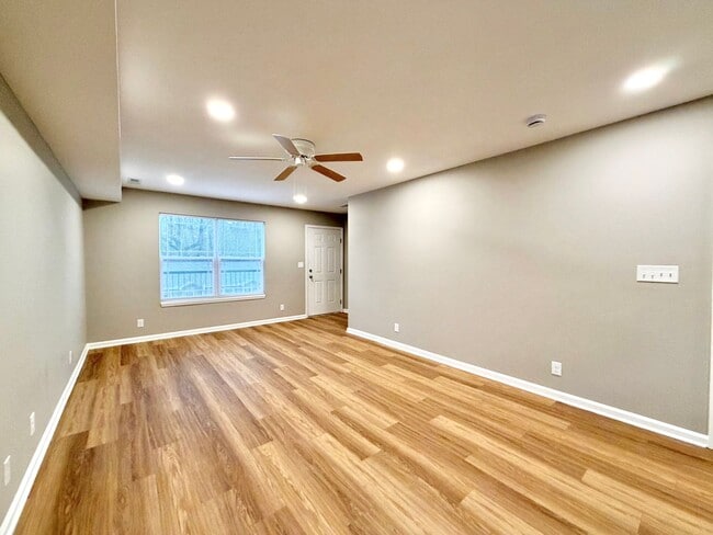 Building Photo - 511 Glenstone Springs Dr